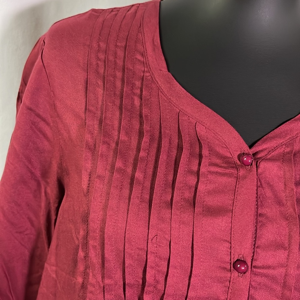 ๐ 6 for $35 โข NWOT Blair Burgundy Lace Accent Pleated Button Front Tunic Blouse - Picture 6 of 16